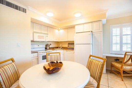 Dining Area in Captiva, FL at 1 Bedroom Condo Rental