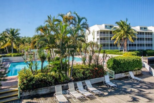 Outdoor Pool and Grills in Captiva, FL at 1 Bedroom Condo Rental